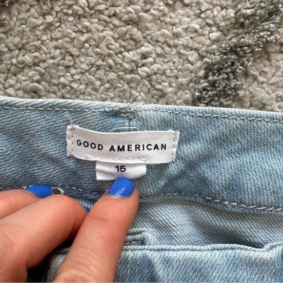 Good American Good Legs Flare Light Wash Jeans
Fray Hem H740 Wide Leg 15 / 34 - Picture 3 of 12